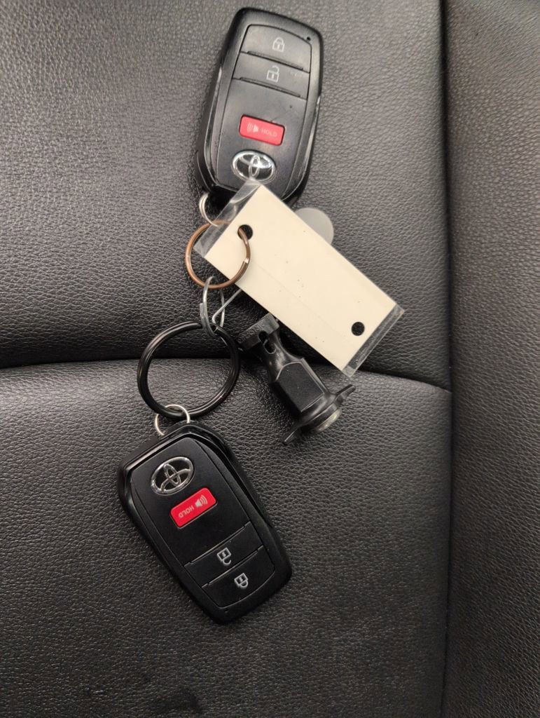 Used 2022 Toyota Corolla Cross XLE image 45