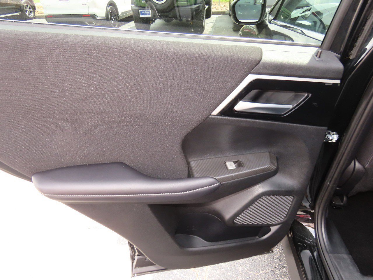 Used 2024 Mitsubishi Outlander ES image 19