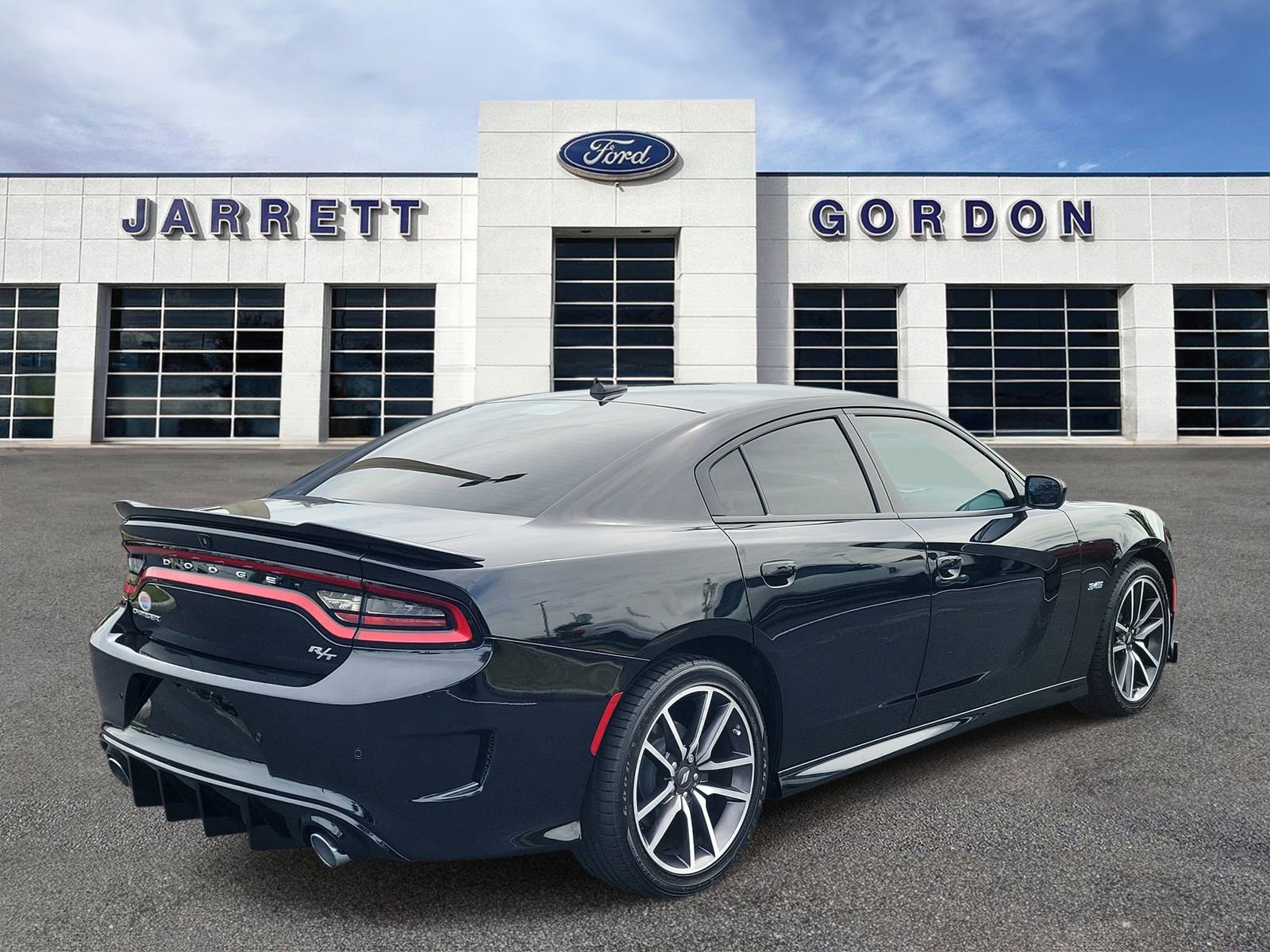 Used 2023 Dodge Charger R/T w/ Plus Group RWD image 4