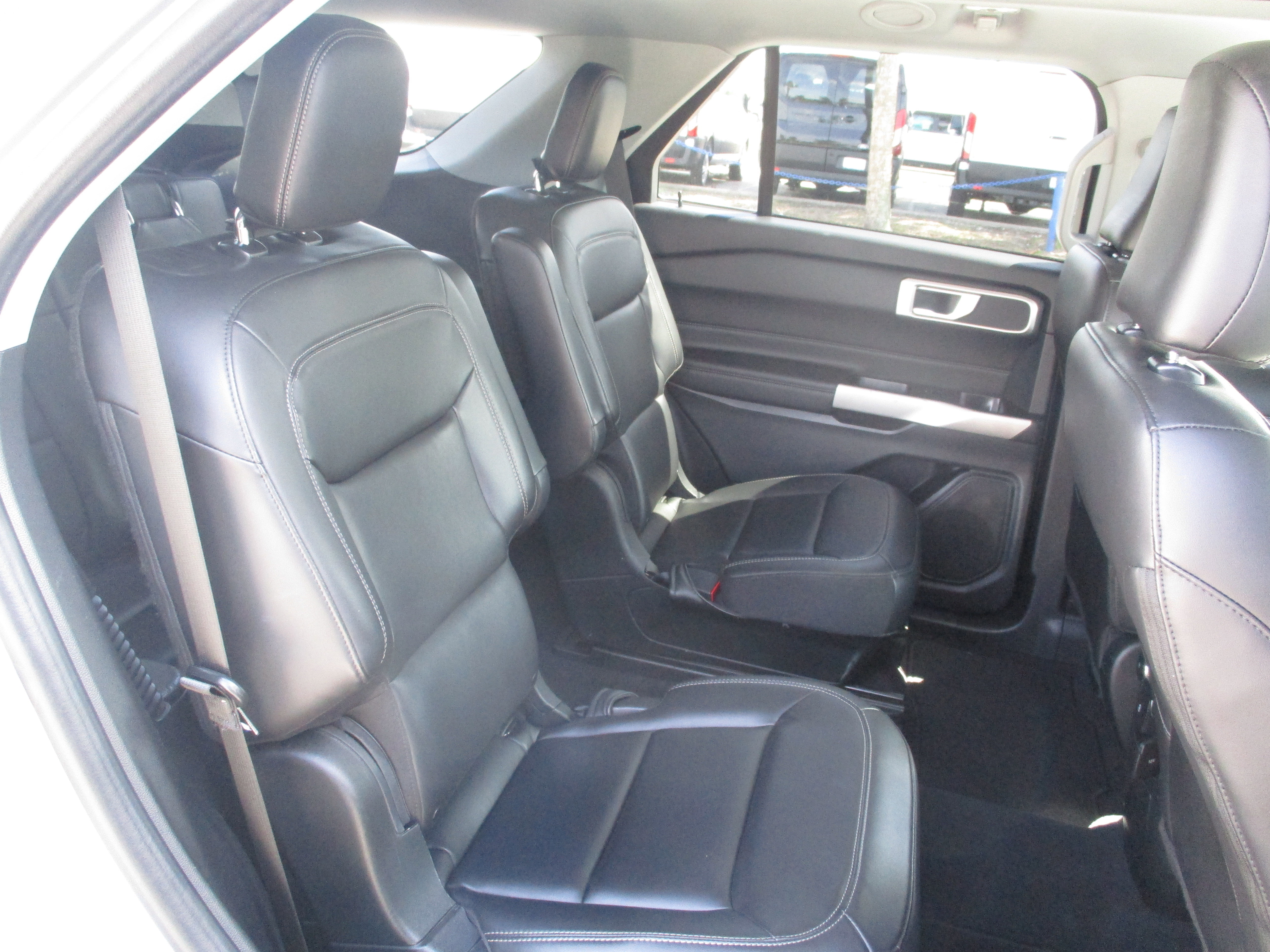 Certified 2022 Ford Explorer XLT w/ Equipment Group 202A image 12