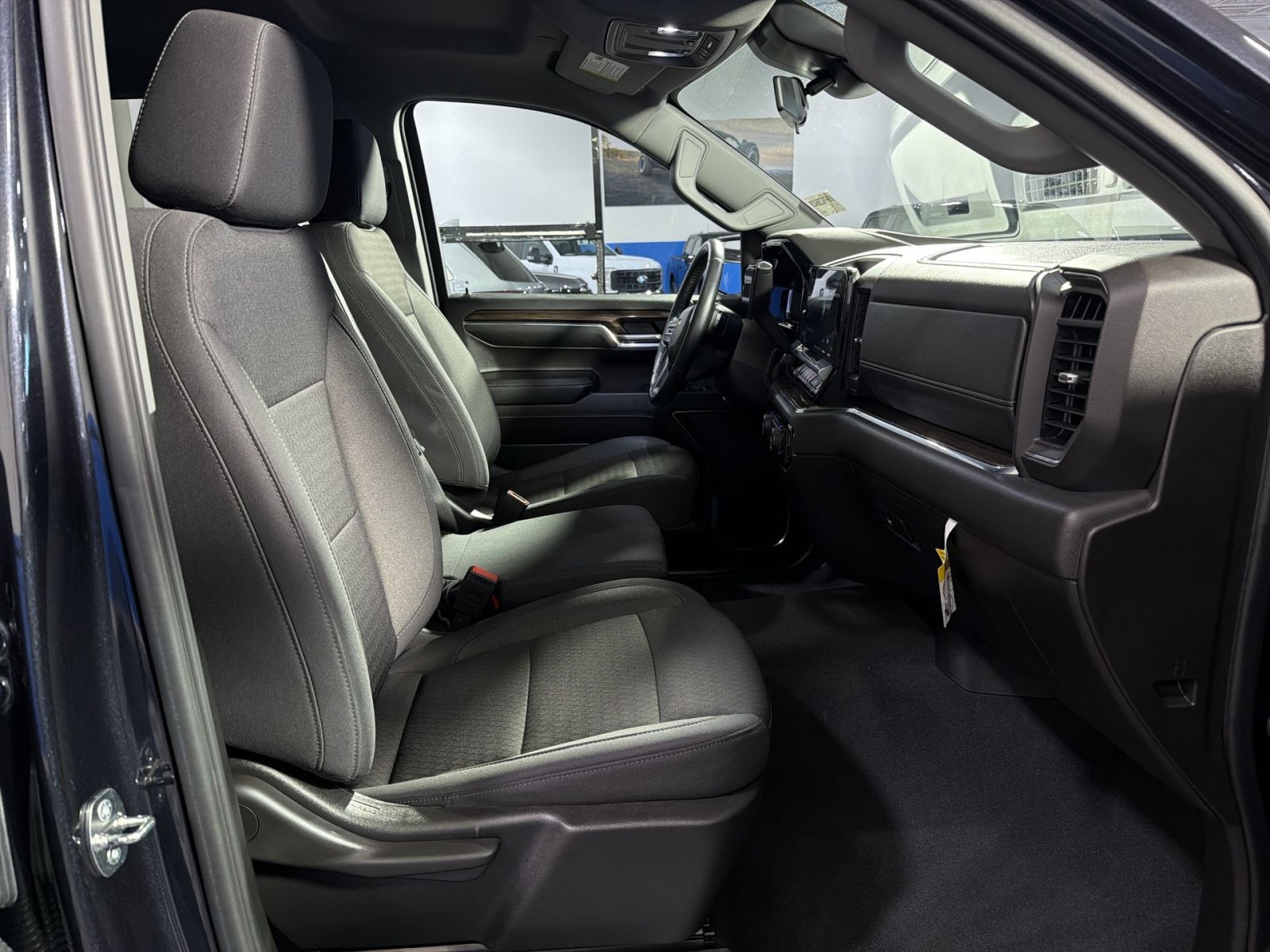 Used 2024 Chevrolet Silverado 1500 LT AWD/4WD image 24