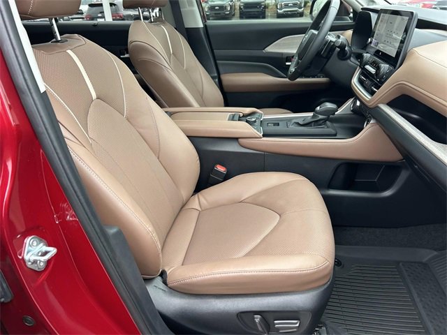 Used 2024 Toyota Grand Highlander Platinum image 31