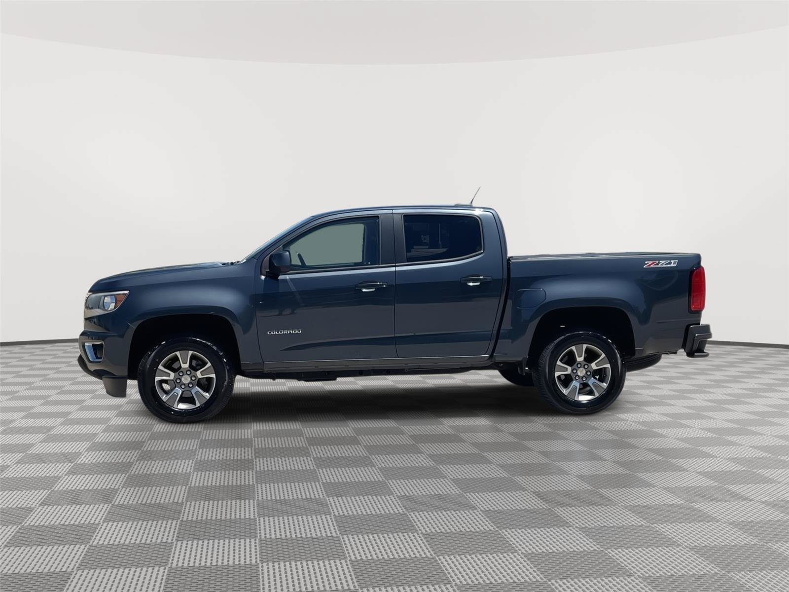 Used 2019 Chevrolet Colorado Z71 AWD/4WD image 2