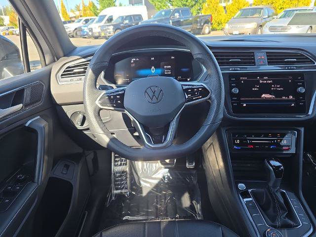 Used 2024 Volkswagen Tiguan SE R-Line AWD/4WD image 8