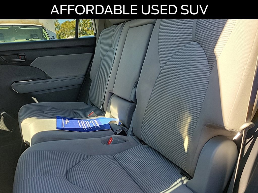Used 2020 Toyota Highlander LE FWD image 12