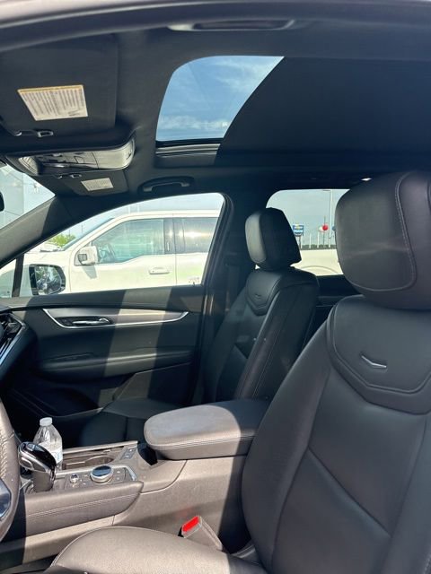 Used 2023 Cadillac XT6 Luxury w/ LPO, Floor Liner Package AWD/4WD image 3