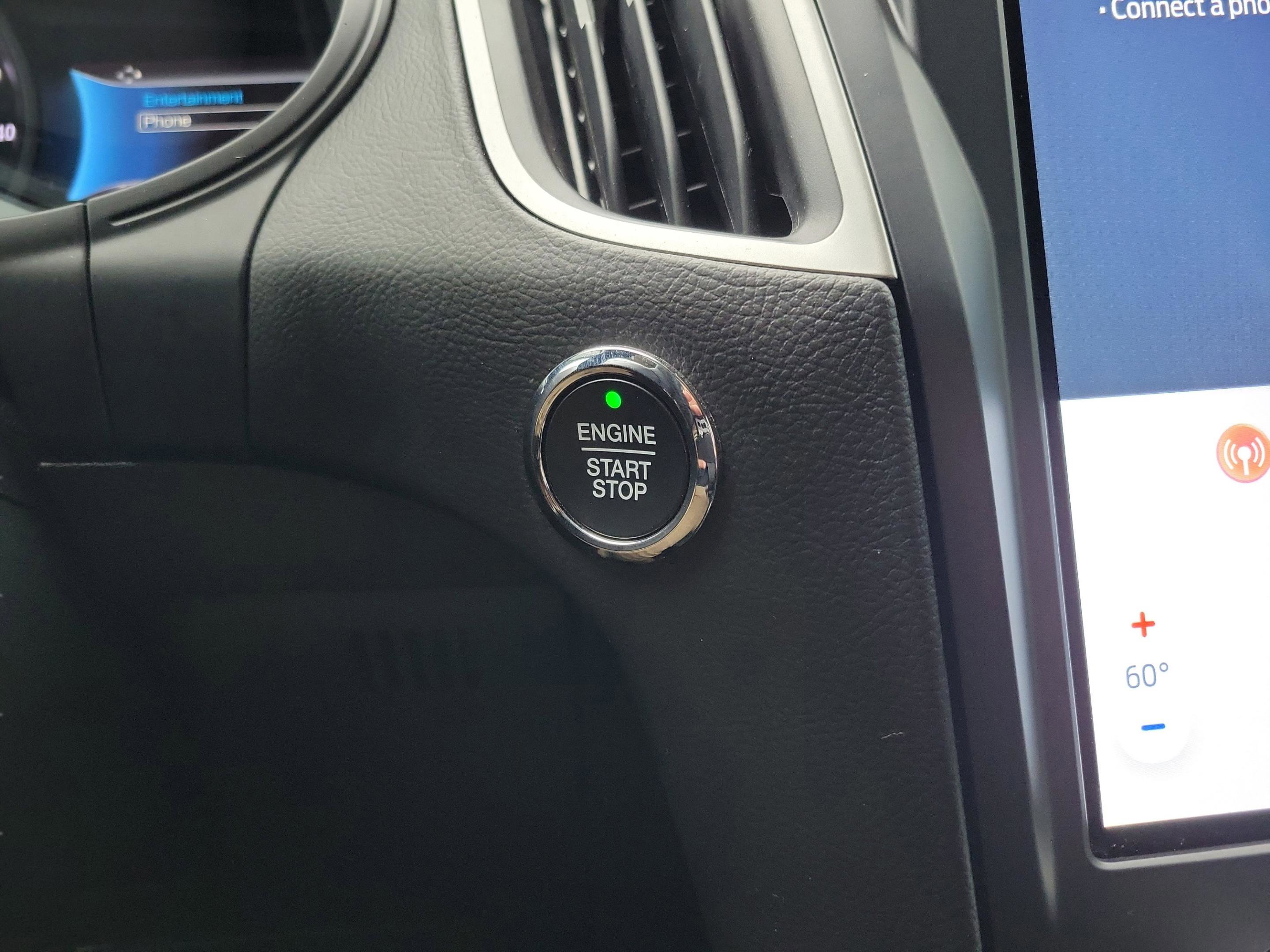 Certified 2022 Ford Edge SE w/ Black Appearance Package image 16