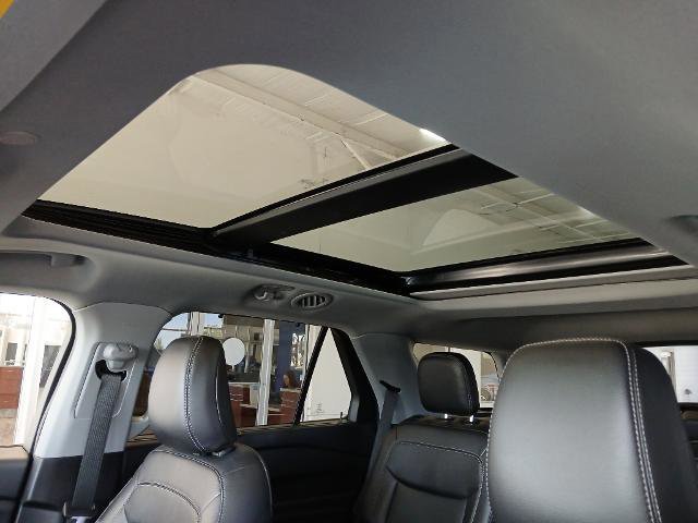 Certified 2022 Ford Explorer Limited w/ Class IV Trailer Tow Package image 17