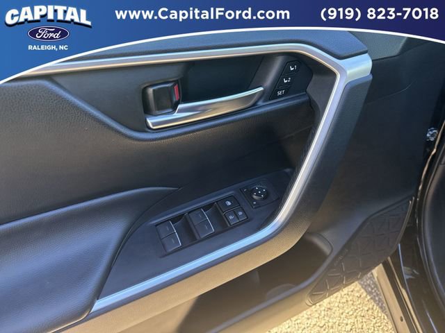 Used 2022 Toyota RAV4 XLE Premium image 20