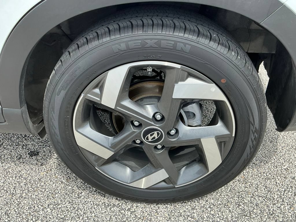 Used 2025 Hyundai Venue SEL FWD image 22