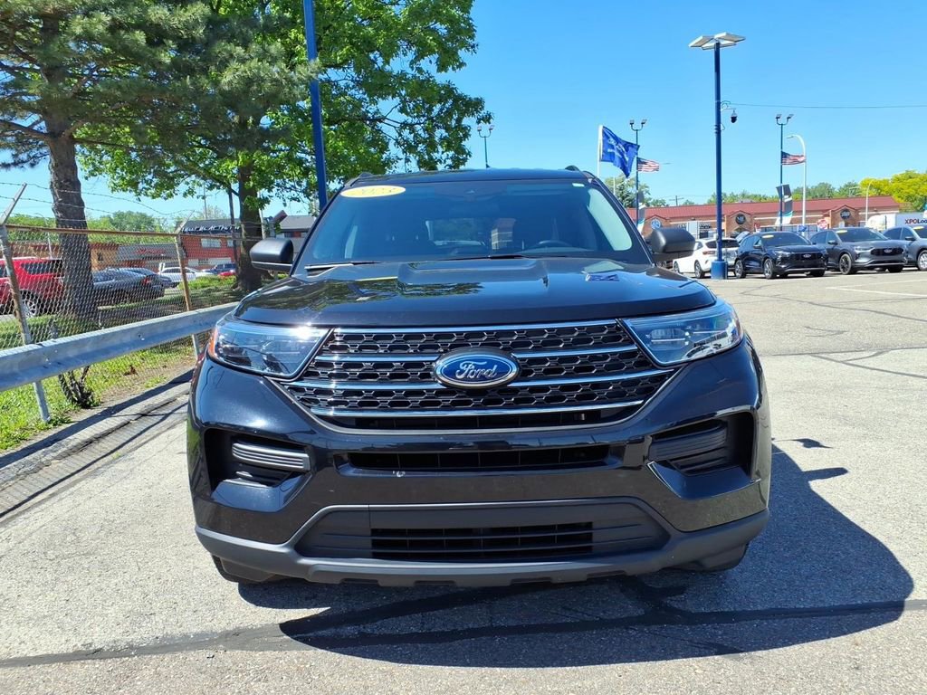 Certified 2023 Ford Explorer XLT AWD/4WD image 2