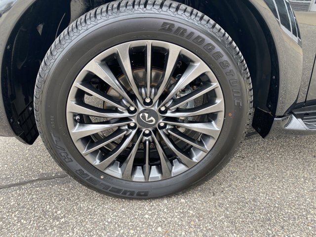 Used 2023 INFINITI QX80 Sensory w/ All-Season Package AWD/4WD image 10