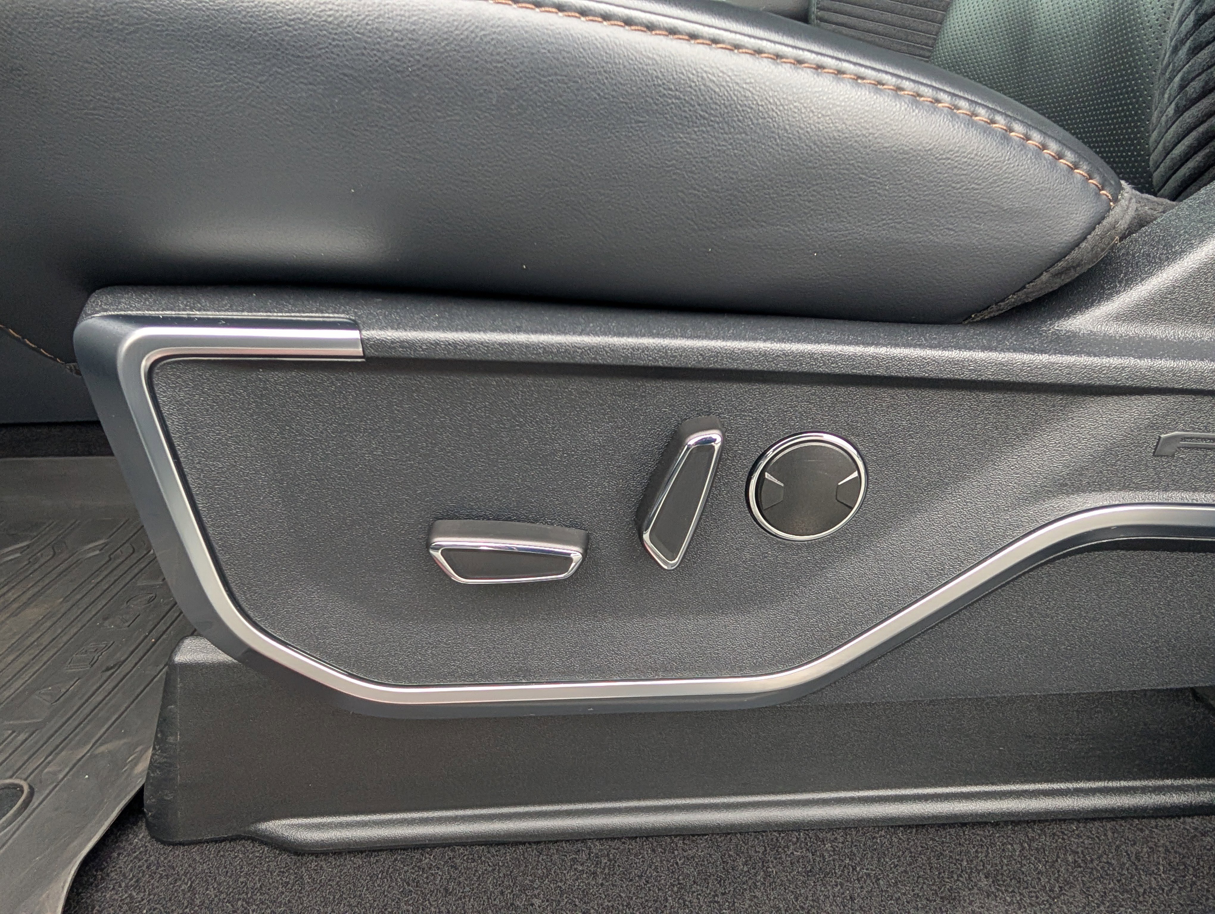 Certified 2023 Ford F150 Raptor w/ Raptor 37 Performance Package image 25