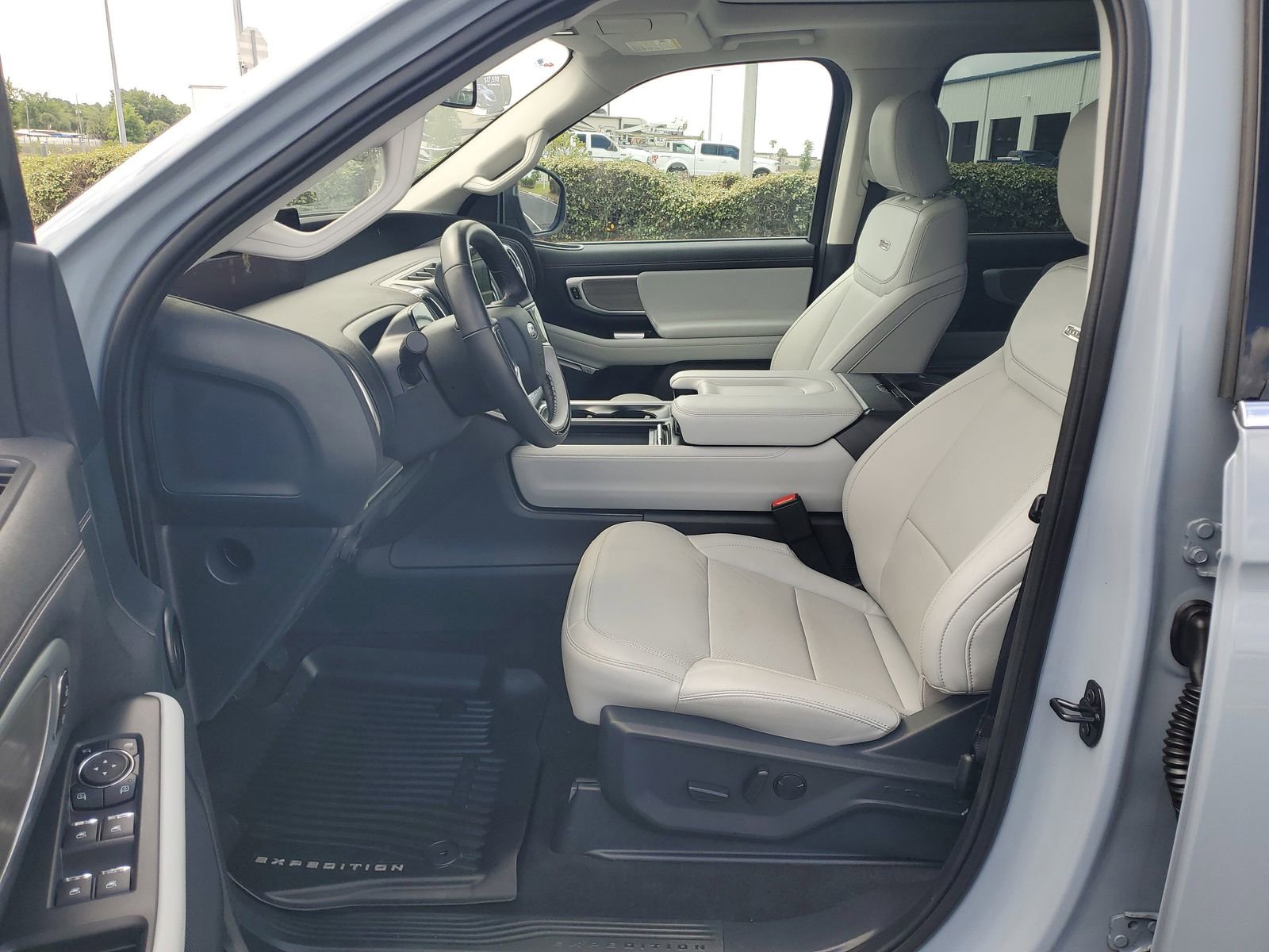Certified 2025 Ford Expedition Platinum AWD/4WD image 19