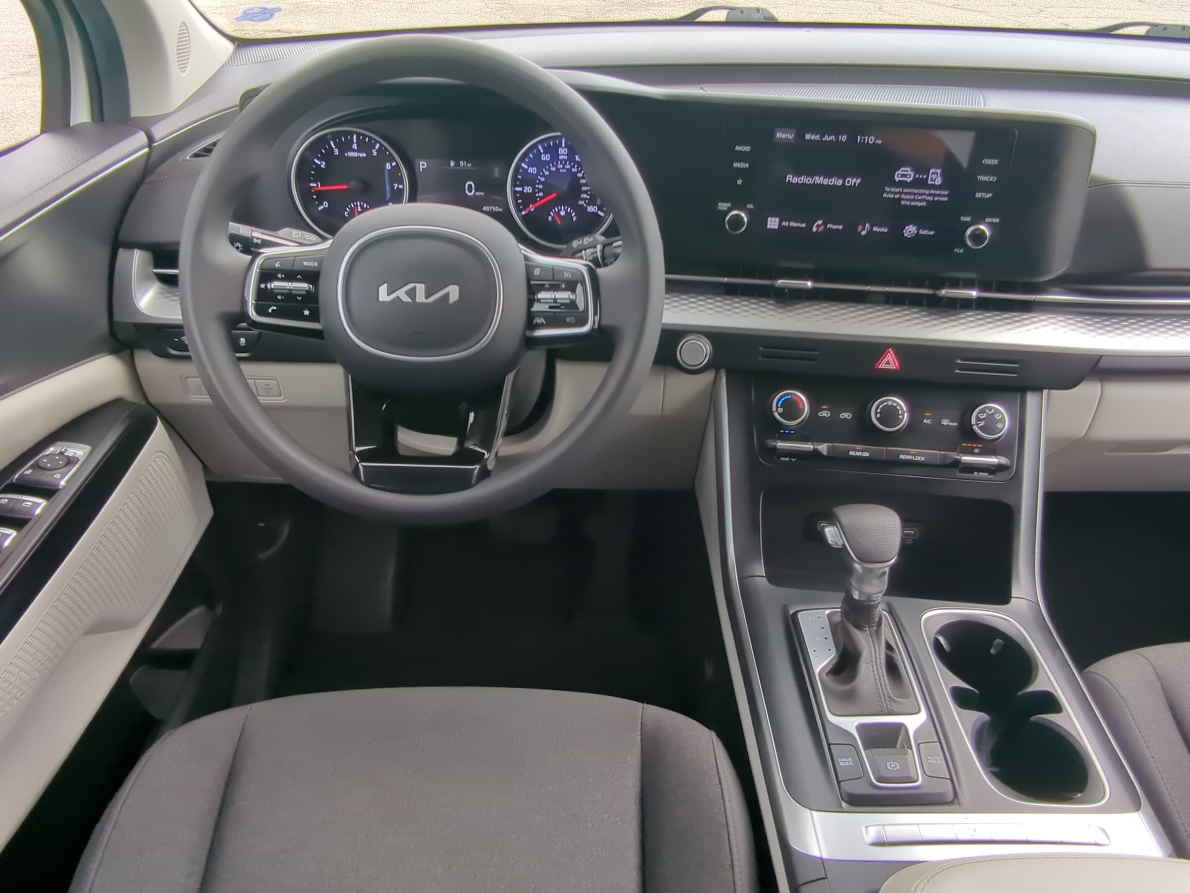 Used 2023 Kia Carnival LX FWD image 14