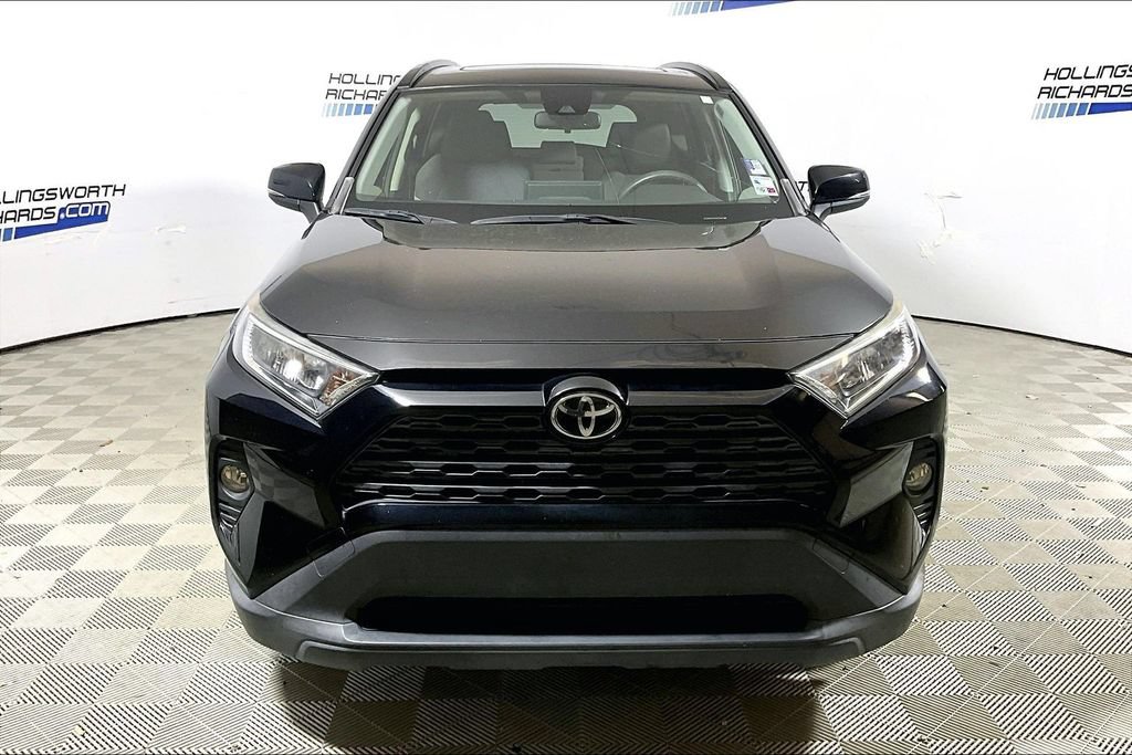 Used 2019 Toyota RAV4 XLE FWD image 2