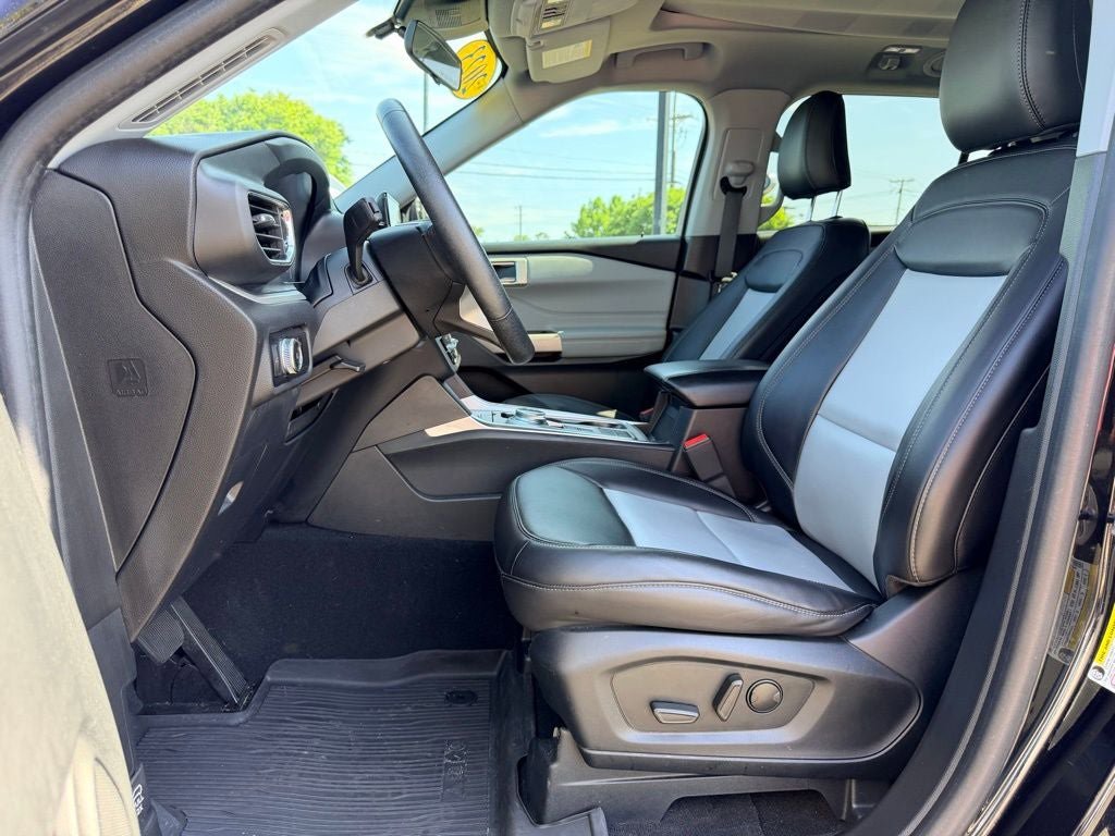 Certified 2023 Ford Explorer XLT w/ Equipment Group 202A RWD image 21