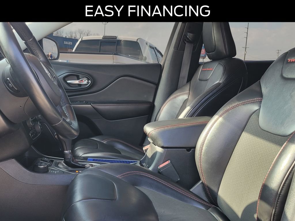 Used 2019 Jeep Cherokee Trailhawk image 16
