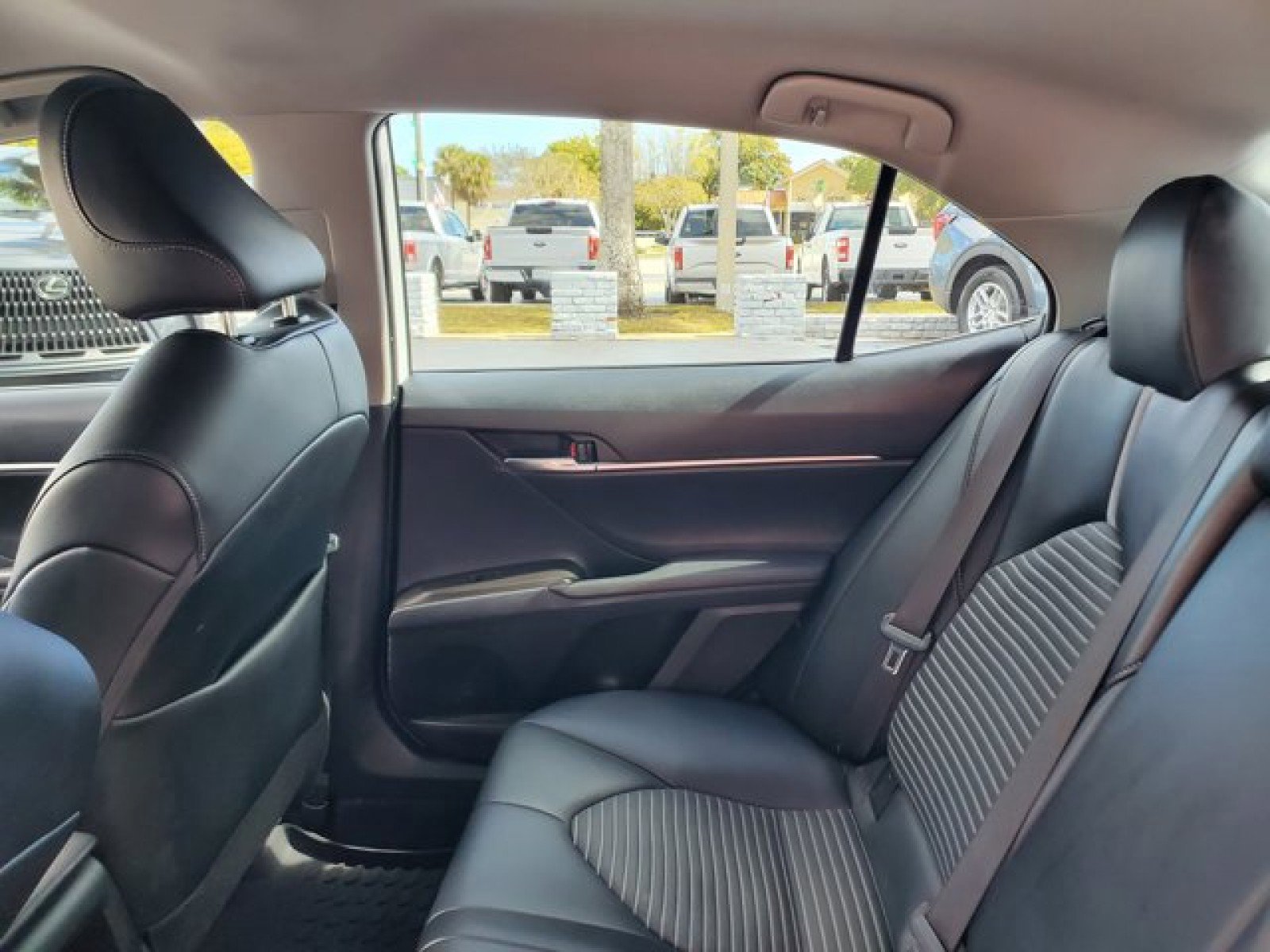 Used 2022 Toyota Camry SE w/ Convenience Package image 28