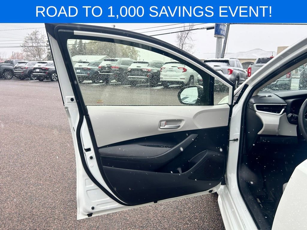 Used 2020 Toyota Corolla LE image 11