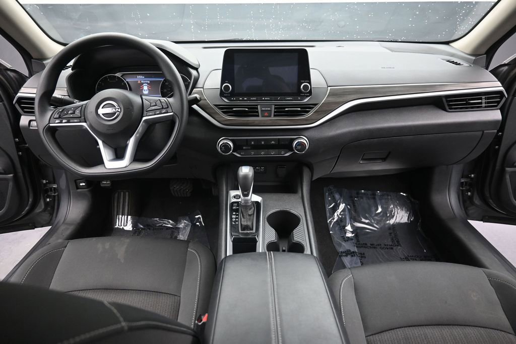 Used 2025 Nissan Altima 2.5 SV FWD image 10