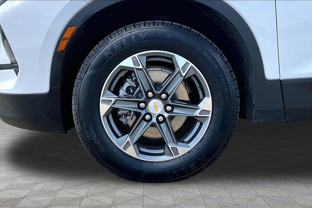 Used 2025 Chevrolet Blazer LT AWD/4WD image 9