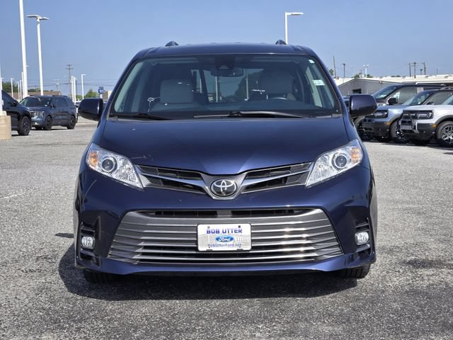 Used 2020 Toyota Sienna XLE w/ XLE Navigation Package FWD image 2