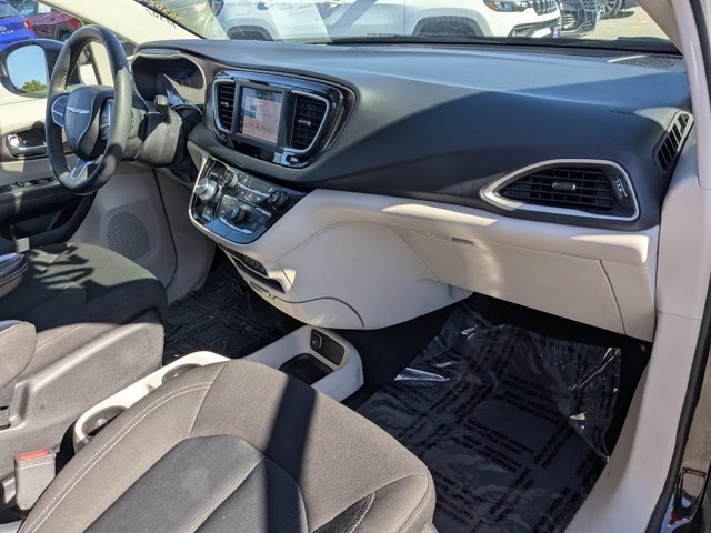 Used 2023 Chrysler Voyager LX FWD image 33