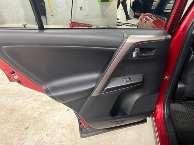 Used 2017 Toyota RAV4 XLE AWD/4WD image 38