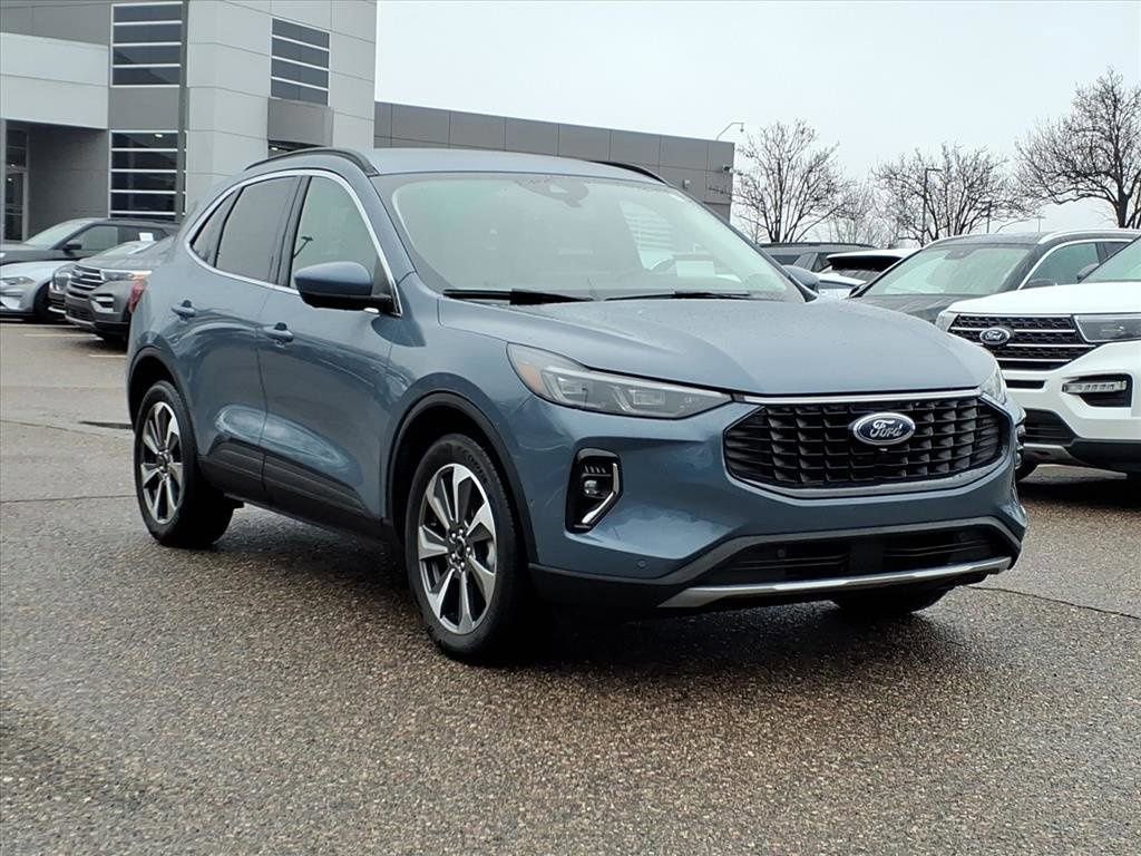 Certified 2023 Ford Escape Platinum w/ Premium Technology Package image 5