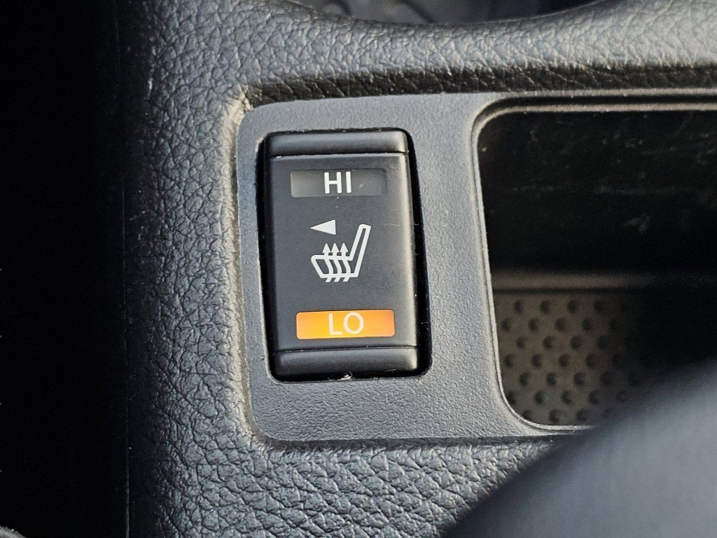 Used 2018 Nissan Rogue SV AWD/4WD image 13