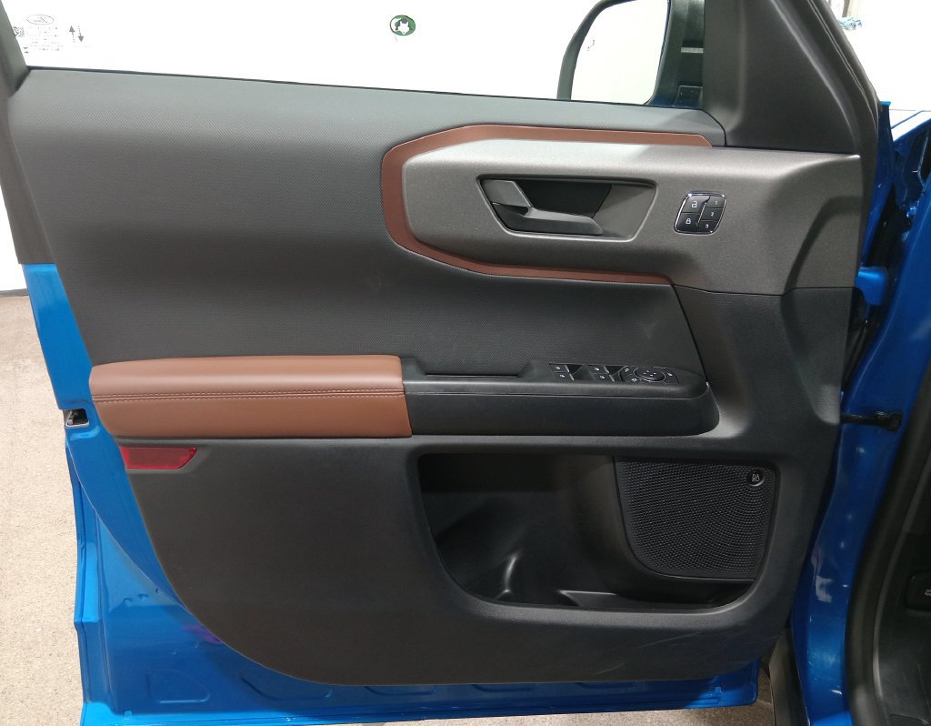 Certified 2025 Ford Bronco Sport Outer Banks w/ Outer Banks Tech Package+ AWD/4WD image 17