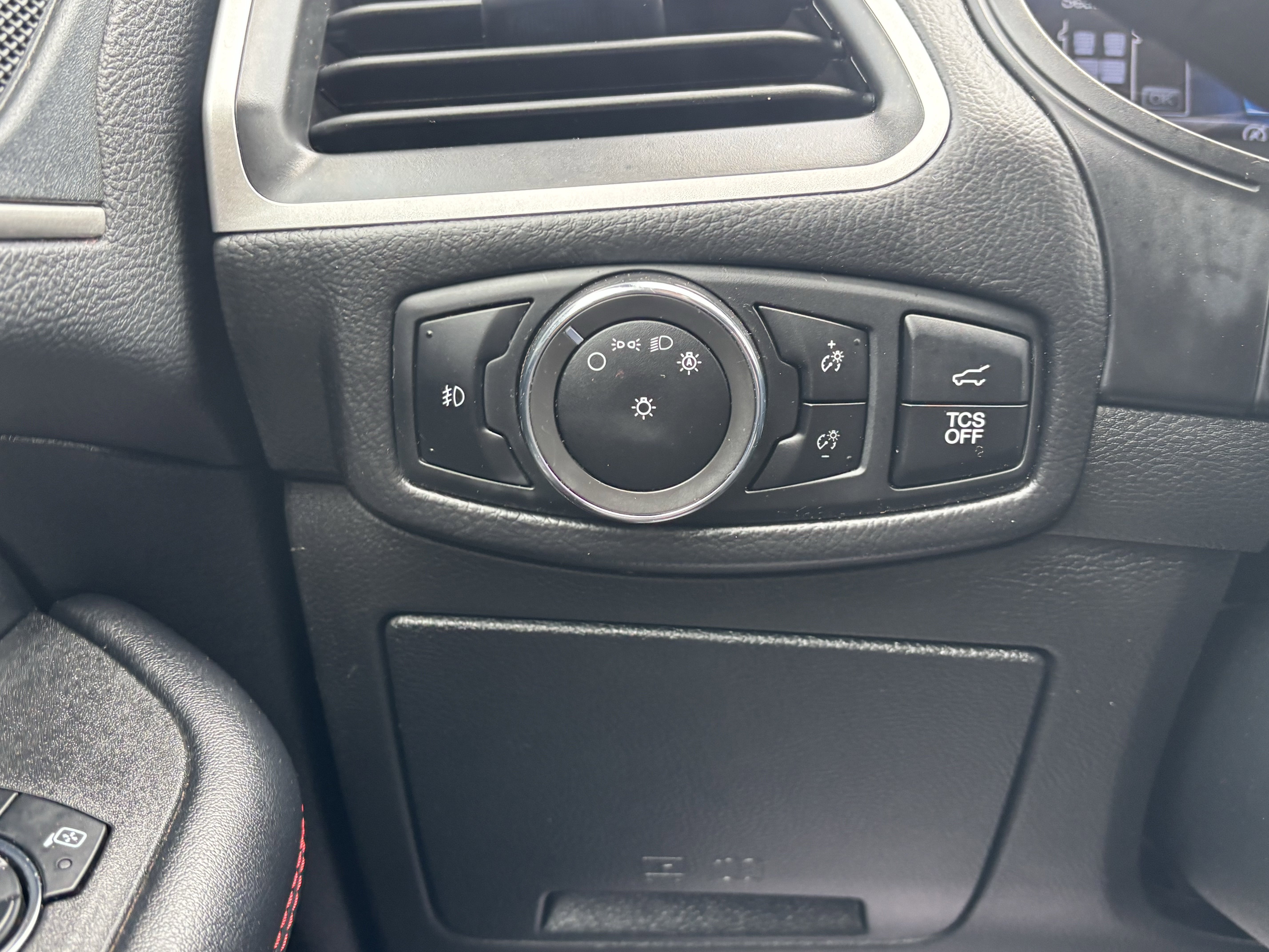 Certified 2024 Ford Edge ST-Line AWD/4WD image 40