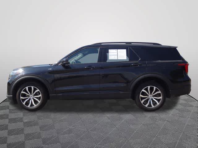Certified 2025 Ford Explorer ST-Line AWD/4WD image 2
