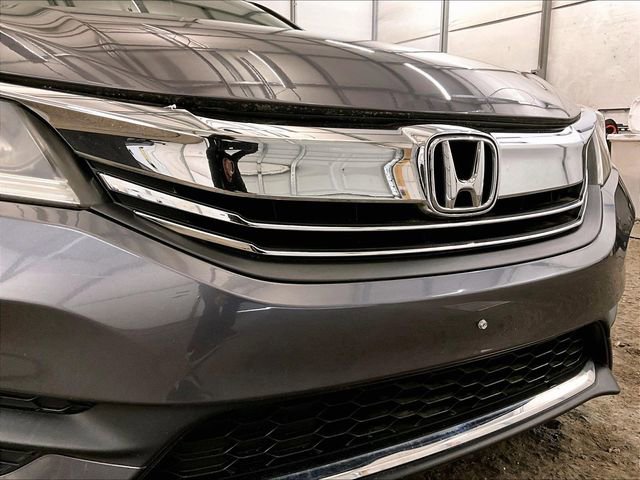 Used 2017 Honda Accord LX image 29