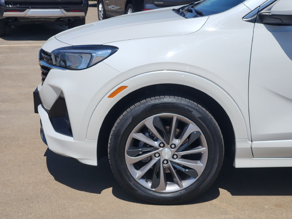 Used 2022 Buick Encore GX Select w/ Sport Touring Package FWD image 9