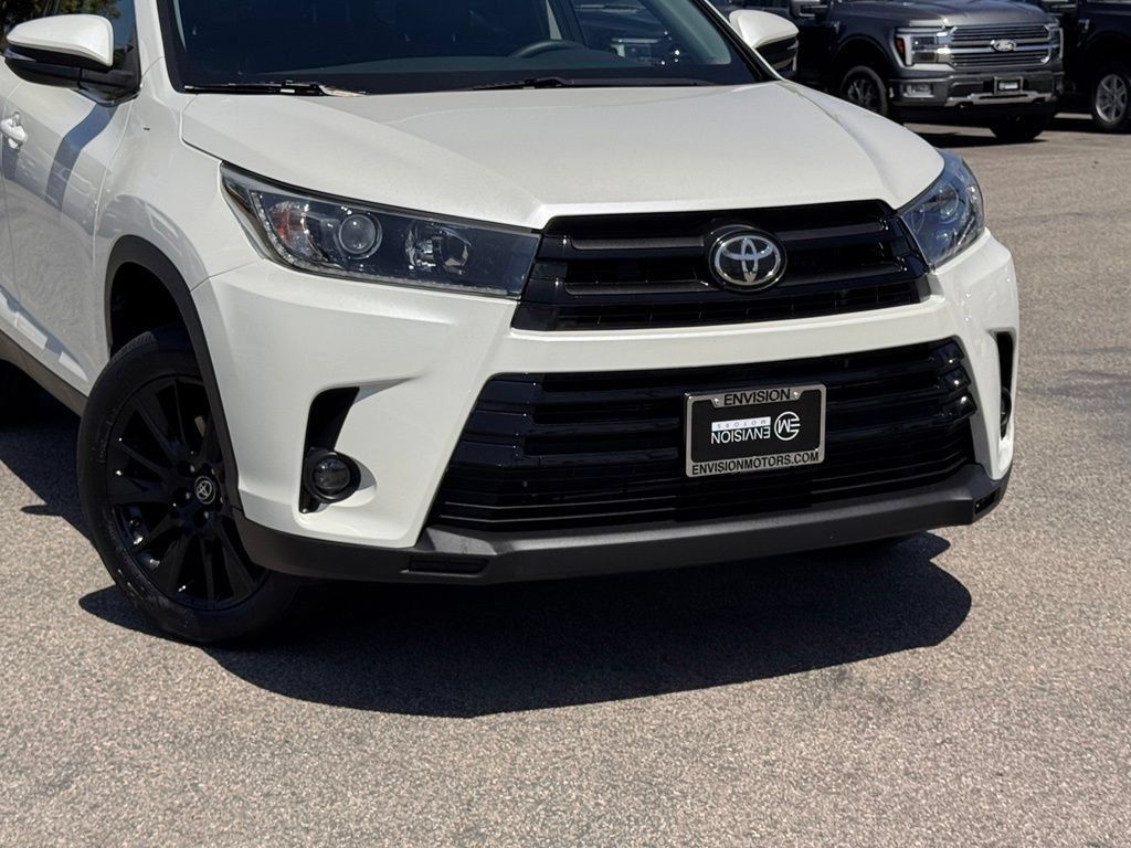 Used 2019 Toyota Highlander SE FWD image 3