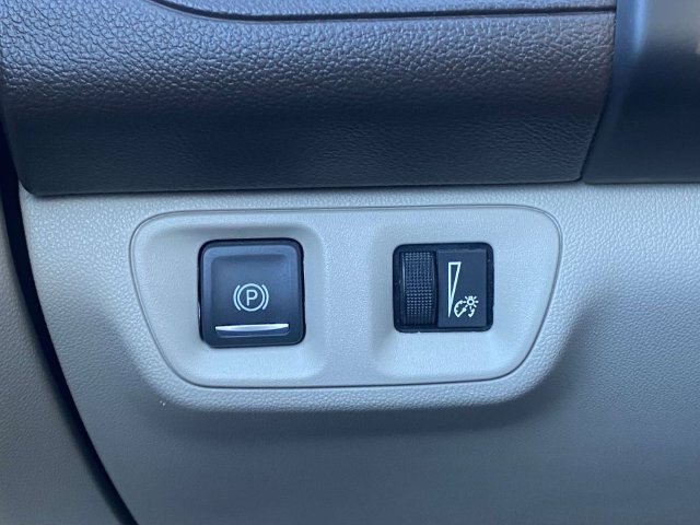 Used 2018 GMC Acadia Denali w/ Technology Package AWD/4WD image 21