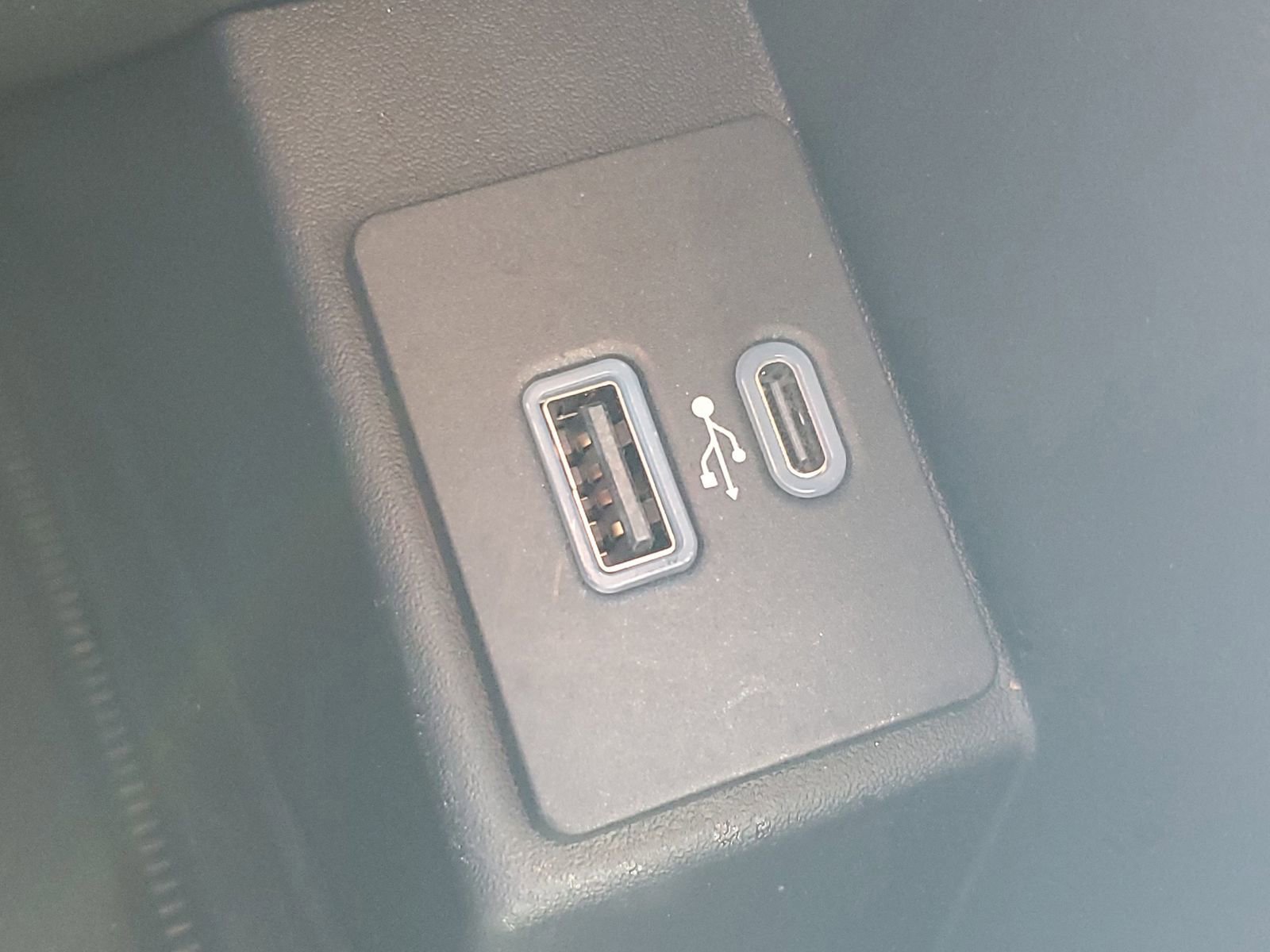 Certified 2024 Ford Edge ST-Line image 26