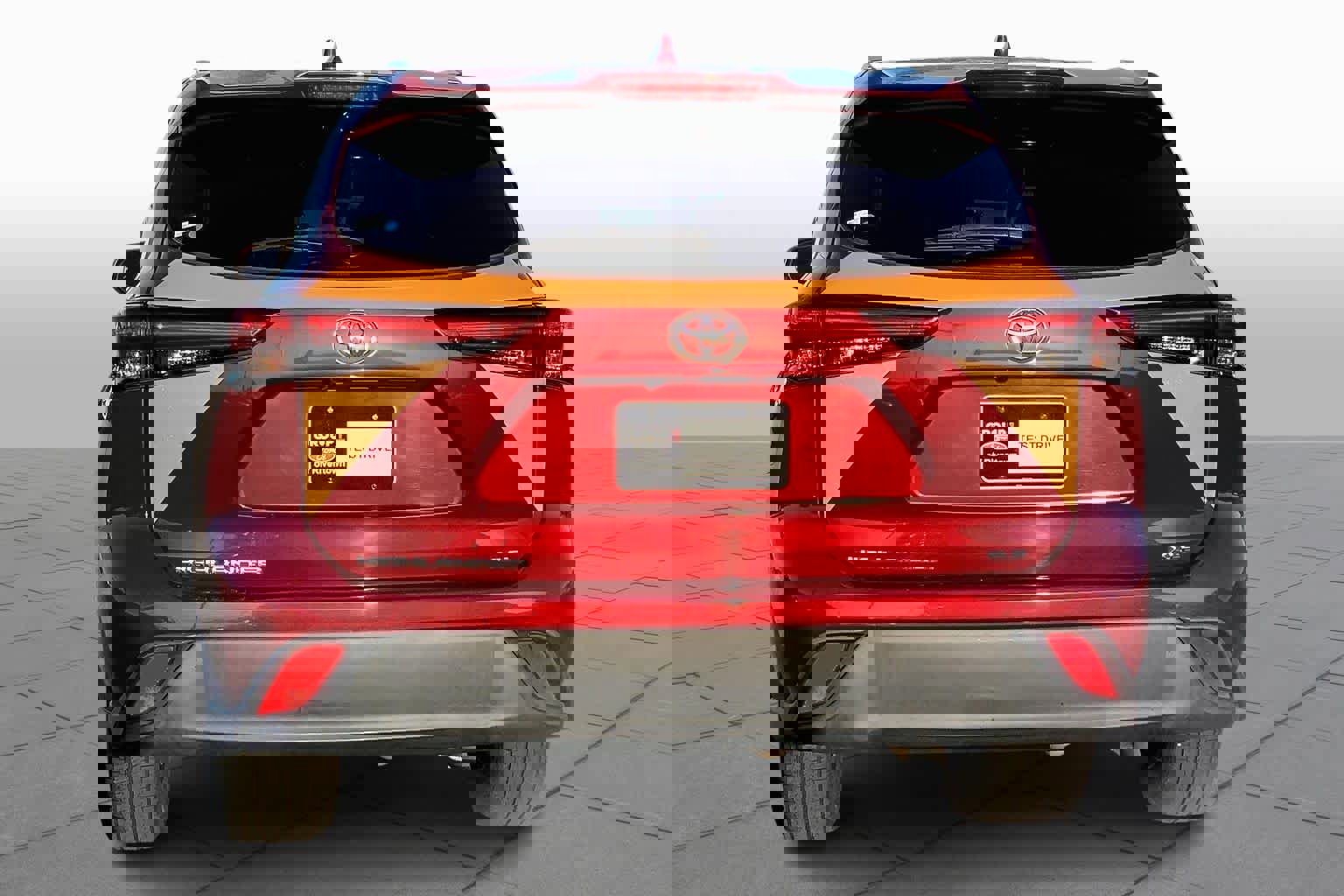 Used 2021 Toyota Highlander XLE FWD image 5