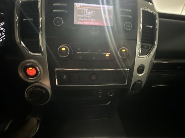 Used 2018 Nissan Titan SV AWD/4WD image 21
