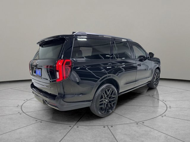 Certified 2026 Ford Expedition Platinum w/ Stealth Performance Package AWD/4WD image 3