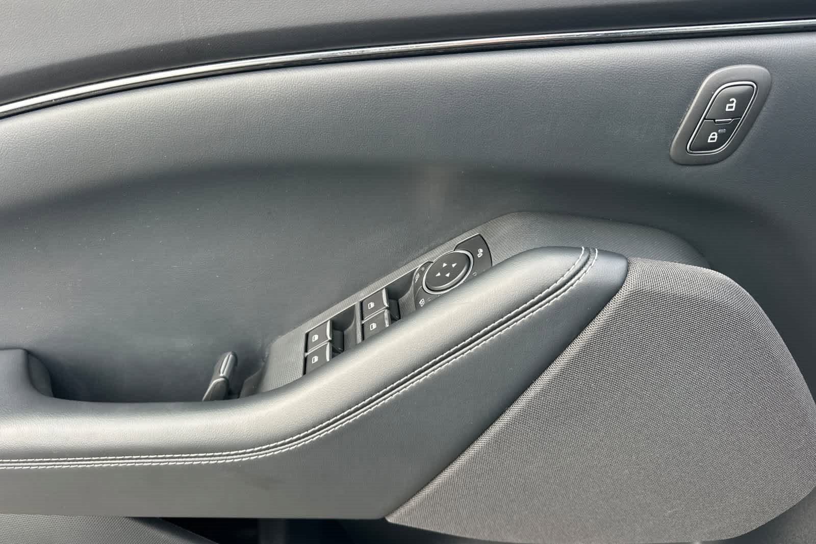 Certified 2022 Ford Mustang Mach-E Select image 13