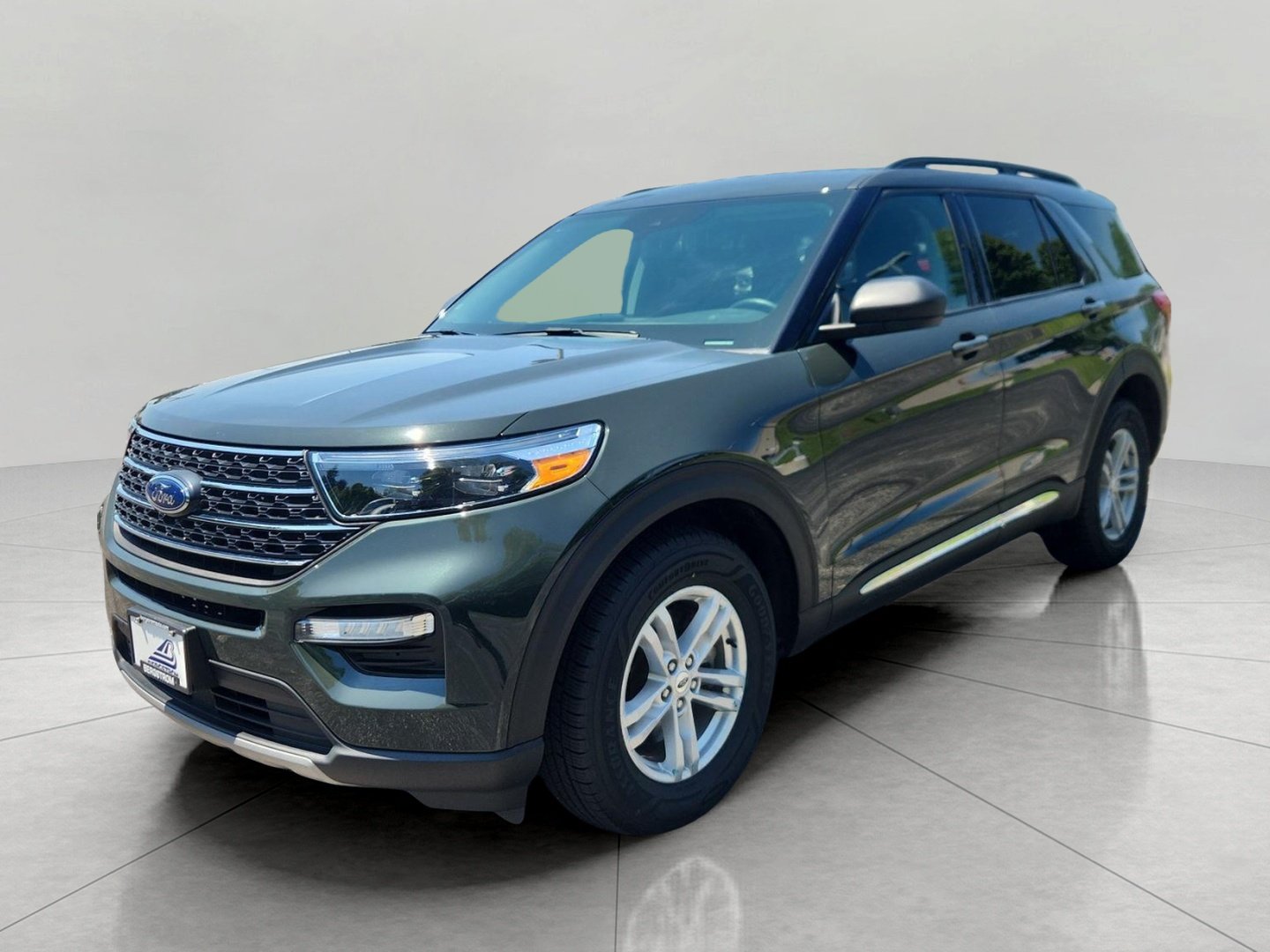 Certified 2024 Ford Explorer XLT w/ Equipment Group 202A AWD/4WD image 3