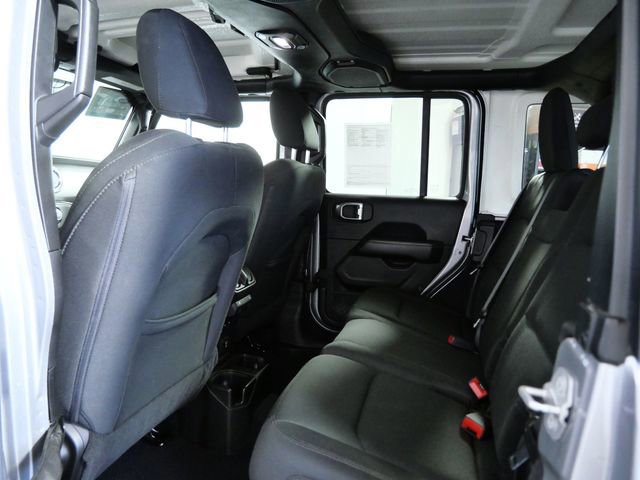 Used 2018 Jeep Wrangler Unlimited Sahara AWD/4WD image 13