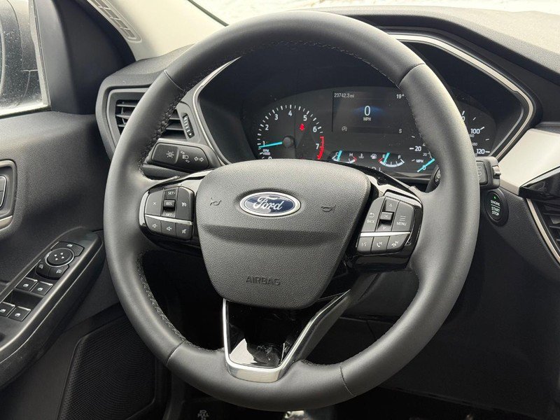 Certified 2022 Ford Escape SE w/ Cold Weather Package image 16