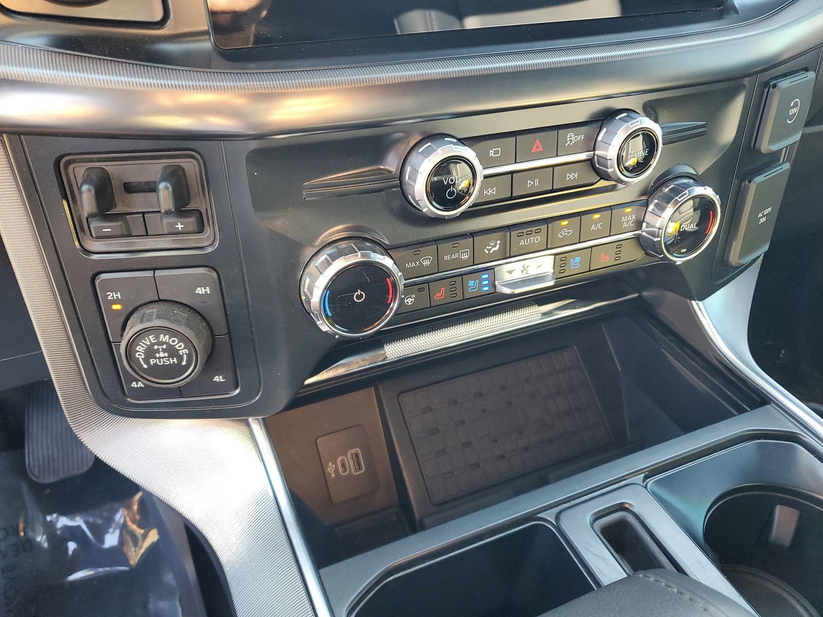 Certified 2025 Ford F150 Platinum AWD/4WD image 26