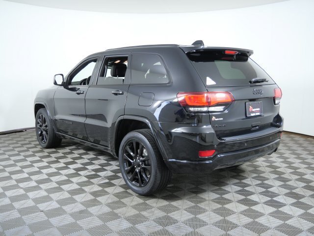 Used 2018 Jeep Grand Cherokee Altitude AWD/4WD image 4
