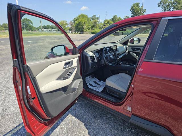 Used 2025 Nissan Rogue SV AWD/4WD image 11