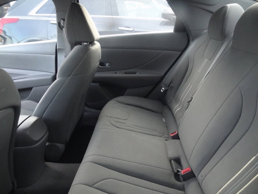 Used 2021 Hyundai Elantra SEL image 8